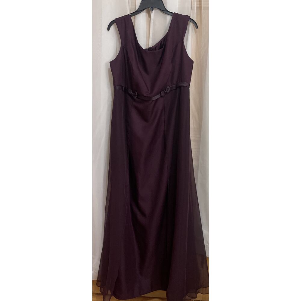 Champagne Formals Women’s Gown Size 38 (US‎ 8) Burgundy Long Chiffon Sleeveless